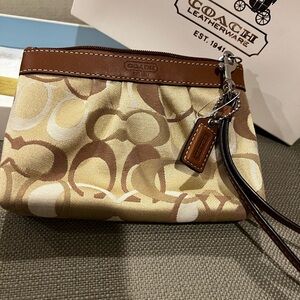 Coach signature collection clutch